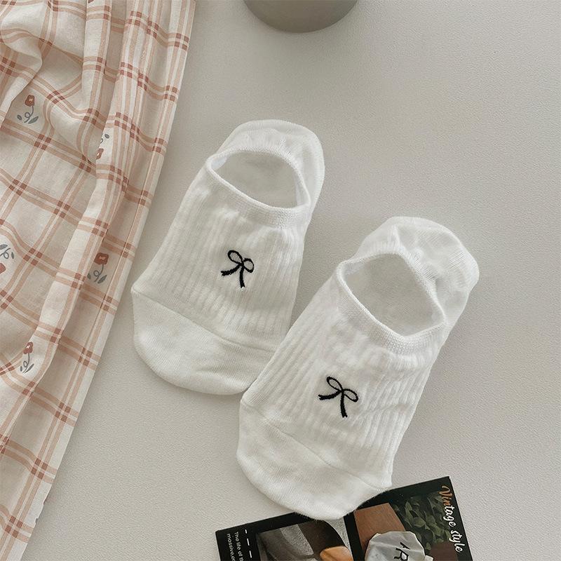Spring and Summer Solid-color Bow-embroidered Silicone Anti-slip Invisible Socks for Women, Shallow and Non-falling Heel Boat Socks