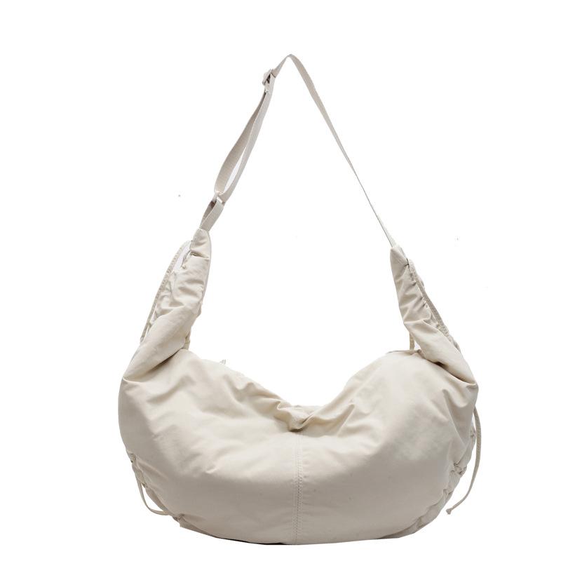 Design pleated crescent moon bag women's new simple casual shoulder bag going out trendy with large capacity messenger dumpling bag