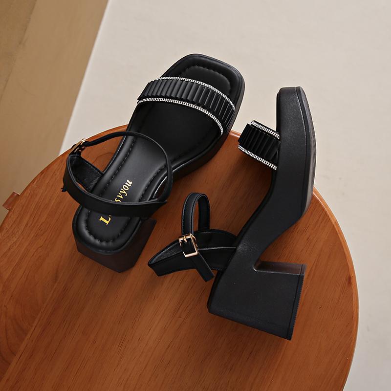 Fashion Fairy style thick soled sandals for women wearing summer 2025 new thick heels with fashionable beach shoes