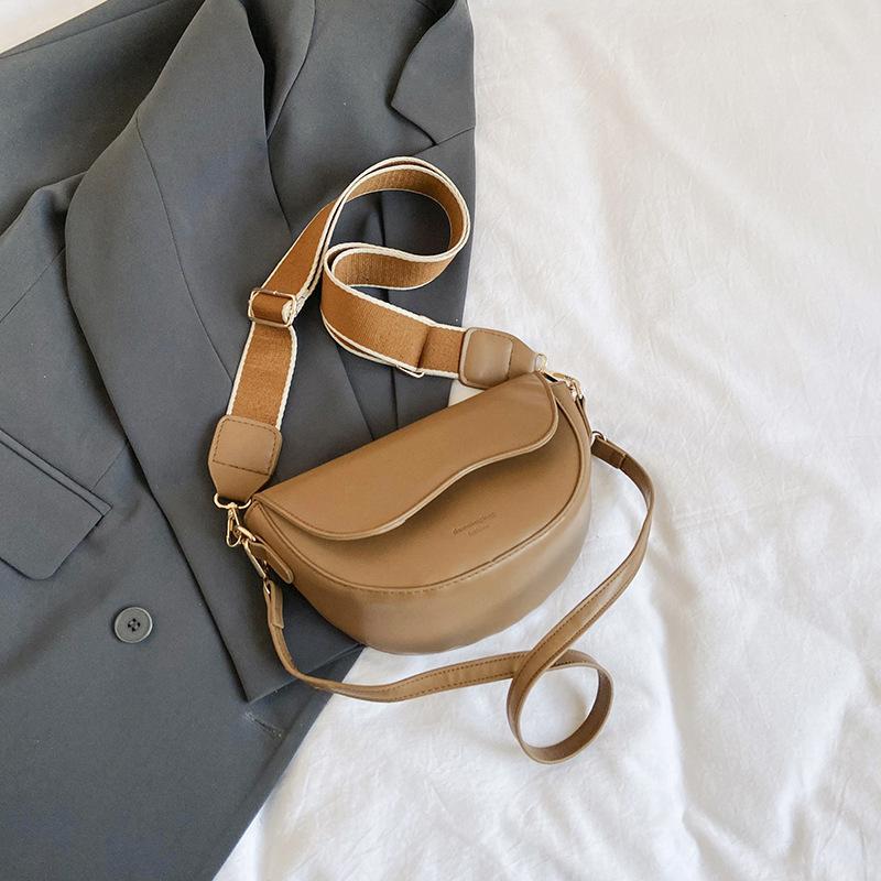 

Сумка жіноча ніша модний тренд месенджер підсідельна сумка жіноча зима 2024 нова проста повсякденна сумка через плече коричневий