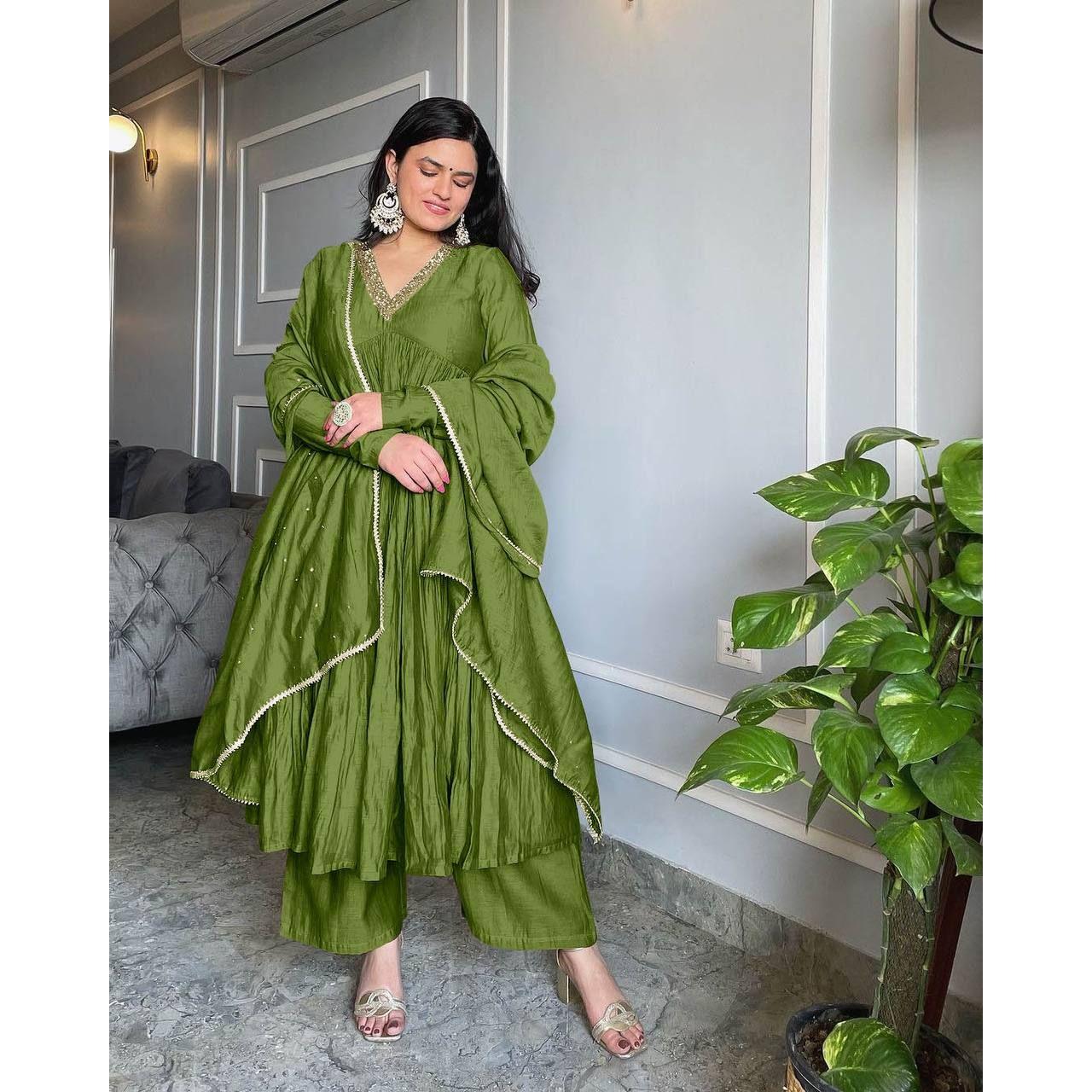 

*Выпуск нового комплекта Đěsigner Party Wear Look Pur Chinon из шелкового топа Plazzo и Dupatta*