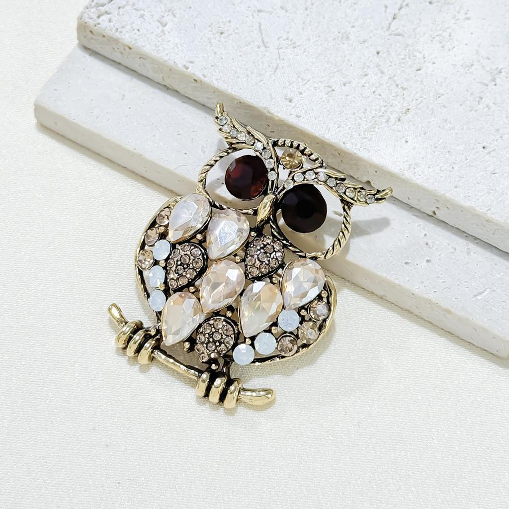 New Exquisite Retro Alloy Rhinestone Owl Brooch High-end Versatile Women's Clothing Corsage Jewelry Pin