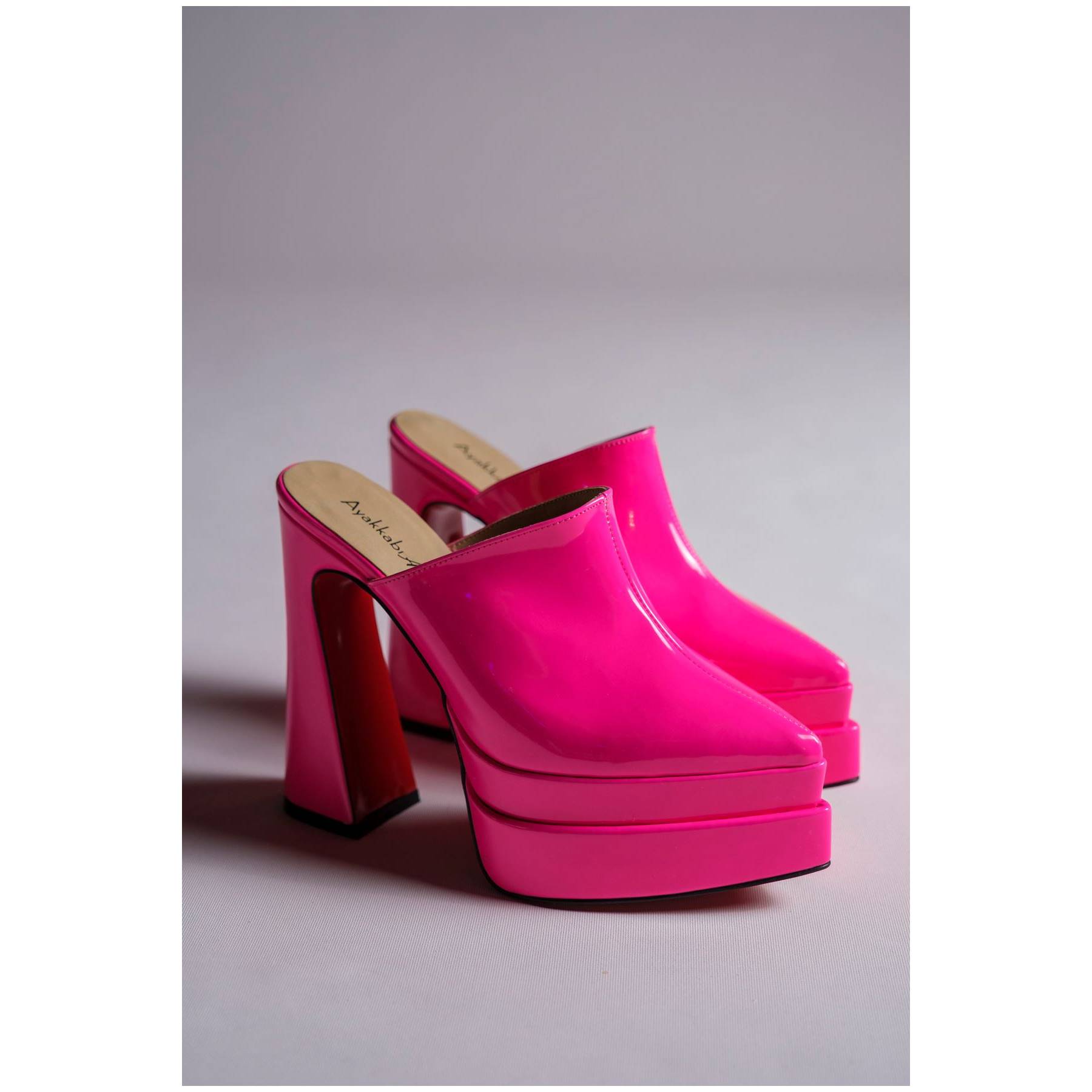 

Женская мода Цвет фуксии Двойная платформа Дизайн Тапочки с закрытым носком Туфли на высоком каблуке Стильная вечеринка Вечеринка Повседневная обувь