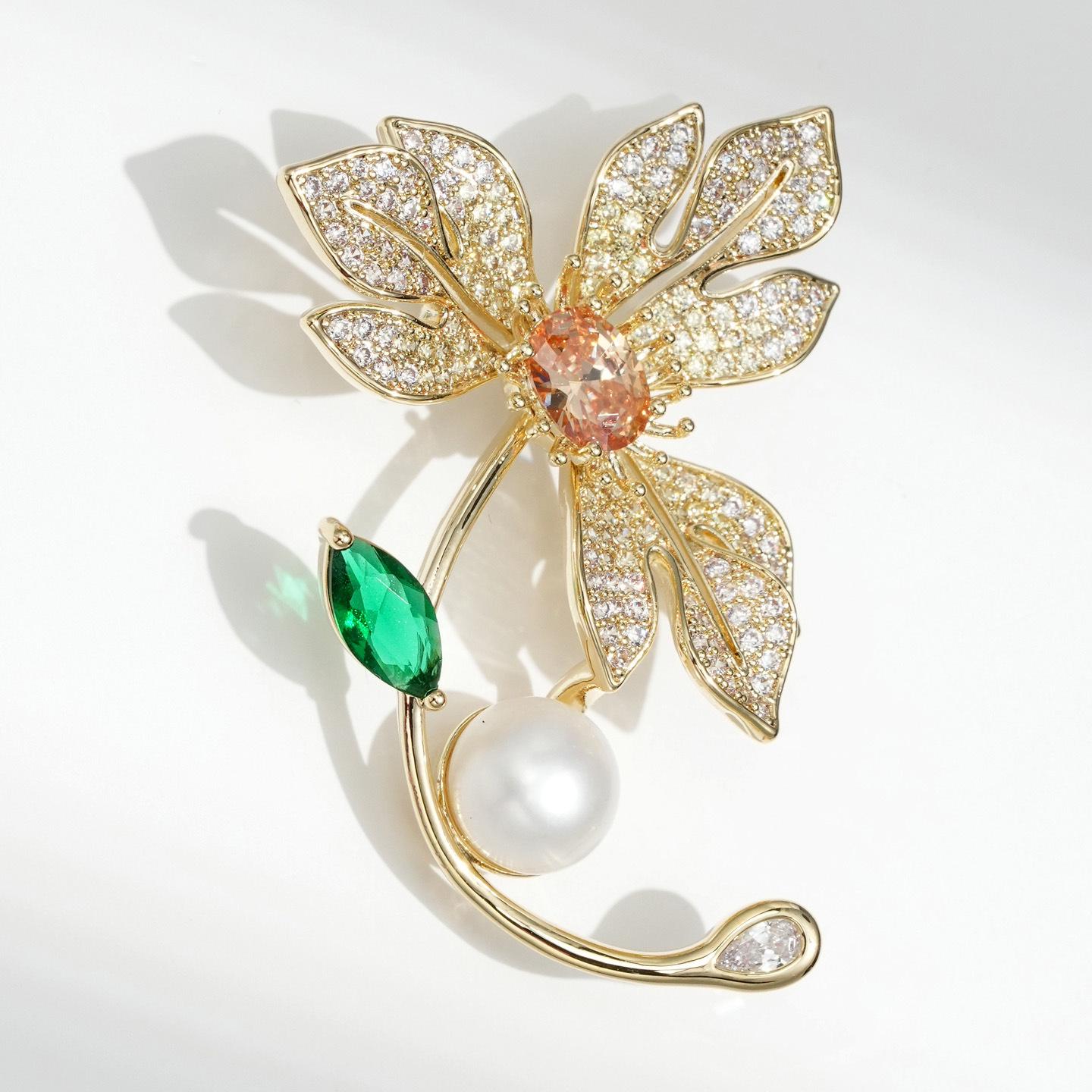 Elegant Three-Leaf Freshwater Pearl Flower Brooch Pin Accessory
