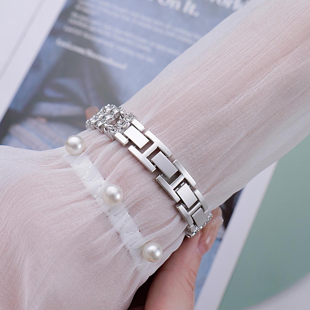 Diamond strap suitable for Apple Watch 40/44/38/45/41/49/42mm metal bracelet iWatch series se 7 6 3 5 Ultra 2 8 9