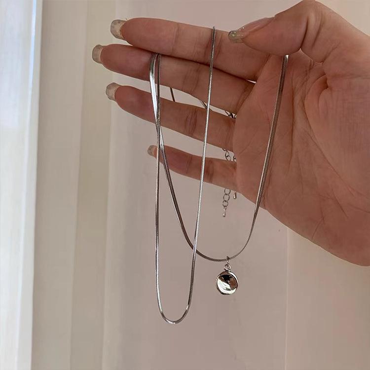 Double Layer Korean Style Clavicle Necklace: Fashionable Bean Snake Bone Chain for Women.