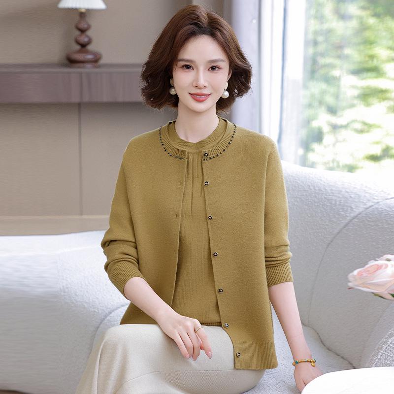 

Mom s Spring 2026 Knit Two-Piece Set - Lightweight Sweater & Cardigan for Mature Women XL (recommended for 100-110 jin) земля желтый