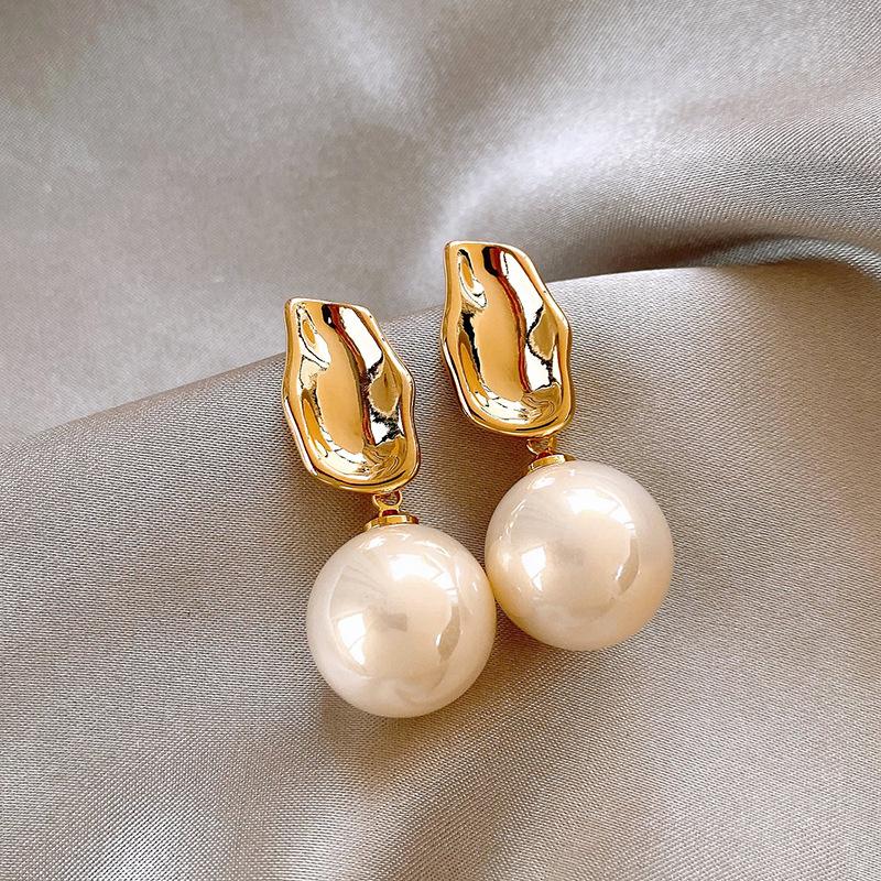 Silver needle pearl pendant earrings French retro court style temperament versatile earrings light luxury high-end earrings