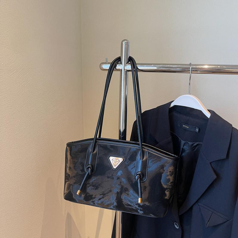 

Large capacity retro versatile tote bag women s new fashion trend shoulder underarm bag commuter bag