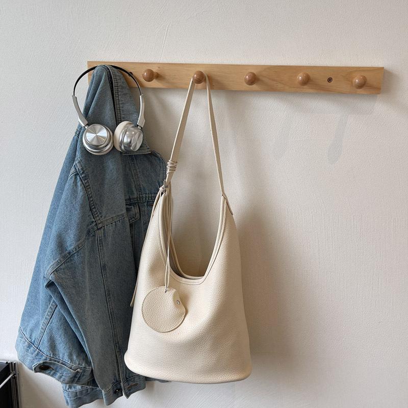 Korean Version of the New Personalized Armpit Bag High Value Women's Niche PU Simple Fashion Bucket Bag Women's Shoulder Bag