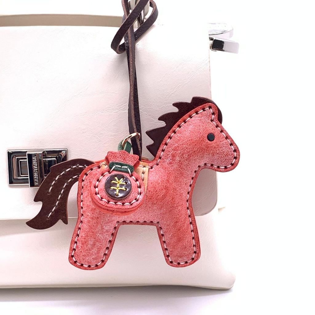 New-style Pegasus Alaska Mist-waxed Cowhide Street Fashion Wallet Charm Pet Bag Car Keychain and In-car Pendant Made in China