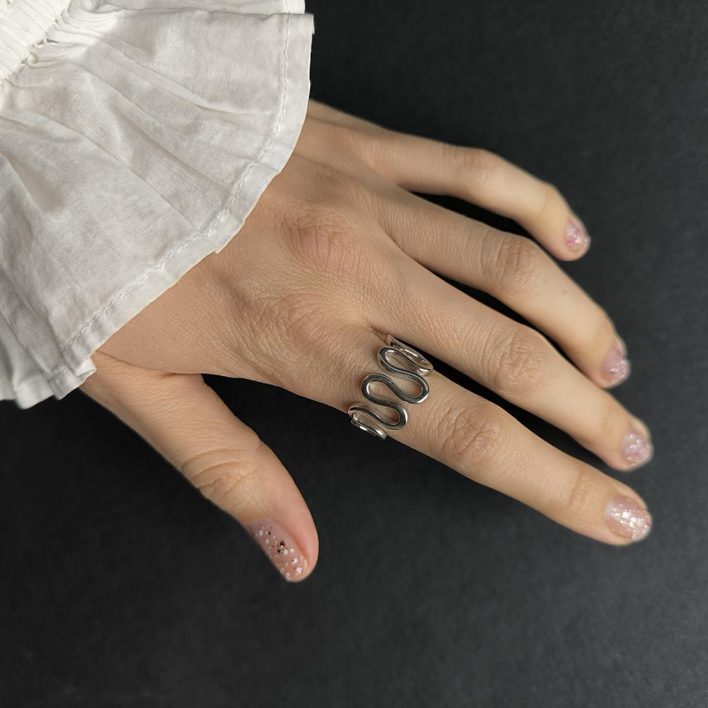 Серебряное кольцо с без камней, вес изделия 2,75 гр (2210269)