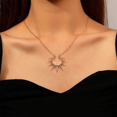 Collana da donna con ciondolo a forma di sole cavo, in lega retrò, lunghezza regolabile, lucidata, da indossare tutti i giorni, per matrimoni