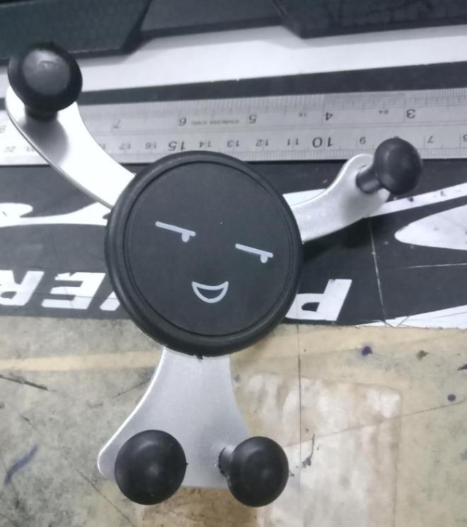 360° drehbarer Cartoon Smiley Gesicht Schwerkraft Auto Halterung Lüftungsschlitz Halter für Mobiltelefon GPS