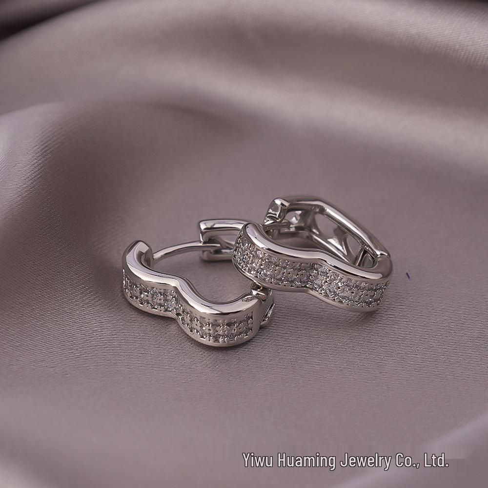 Stylish Gold Circle Ear Cuffs - Light Luxury Jewelry for Trendy Women