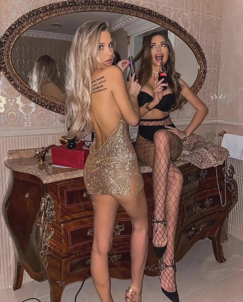 Rhinestone Spaghetti Strap Deep V Backless Nightclub Dress YX1401