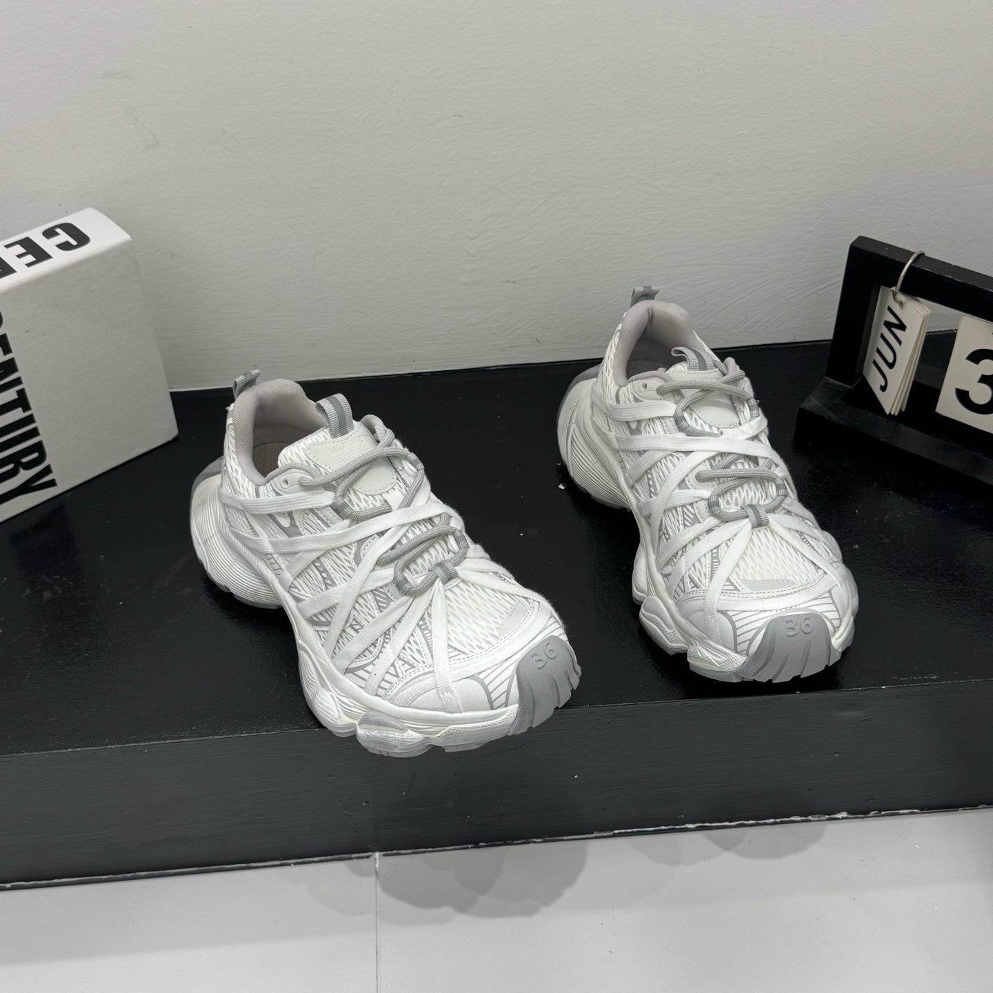 

Сетчатые кроссовки-папы женские новые увеличивающие рост дышащие с круглым носком спортивные и повседневные туфли 35