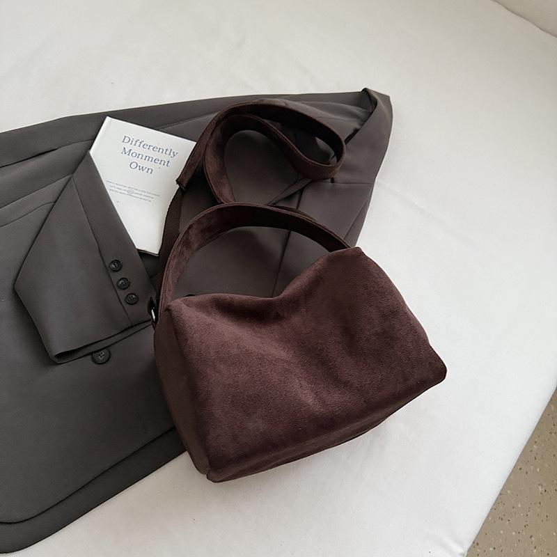Retro suede underarm bag women's autumn new fashion shoulder messenger bag textured pillow bag