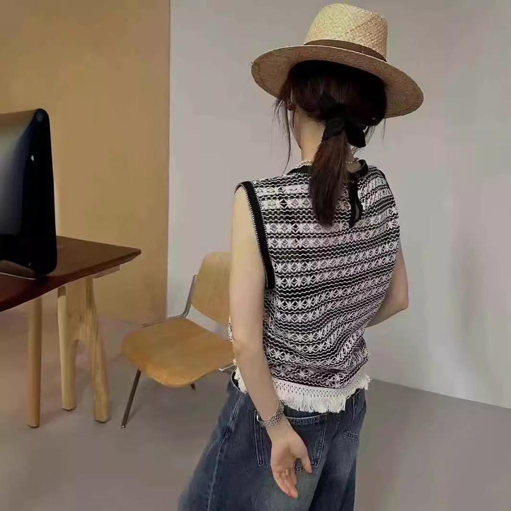 Korean Retro Hollow Sleeveless T-shirt with Tassel Hem - Summer 2024 Women's Western-Style Top