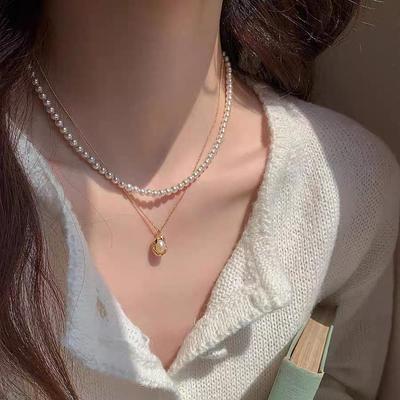 Collana di Perle d'Acqua Dolce a Doppio Strato con Ciondolo alla Moda