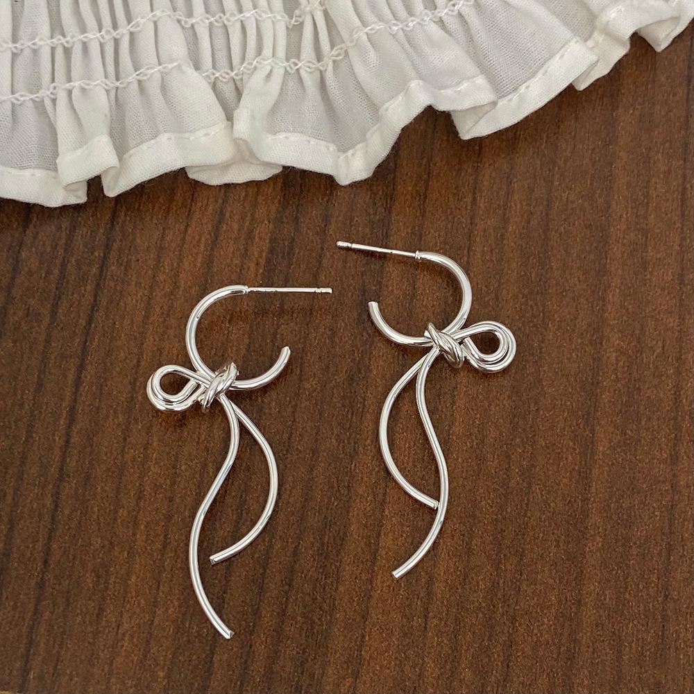 Trendy European & American Bow Pendant Stud Earrings with Tassels