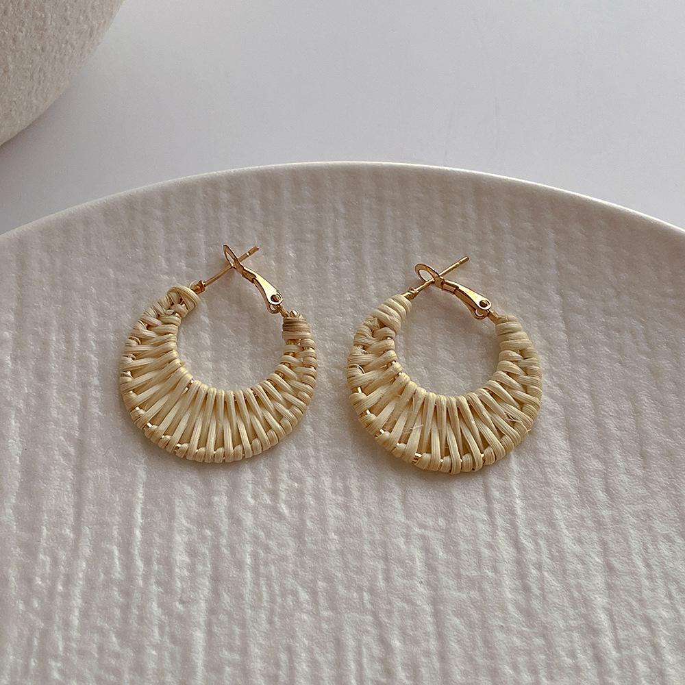 Ręcznie robione rattanowe kolczyki plażowe: Stylowe i Unikalne Słomkowe Kolczyki dla Kobiet
