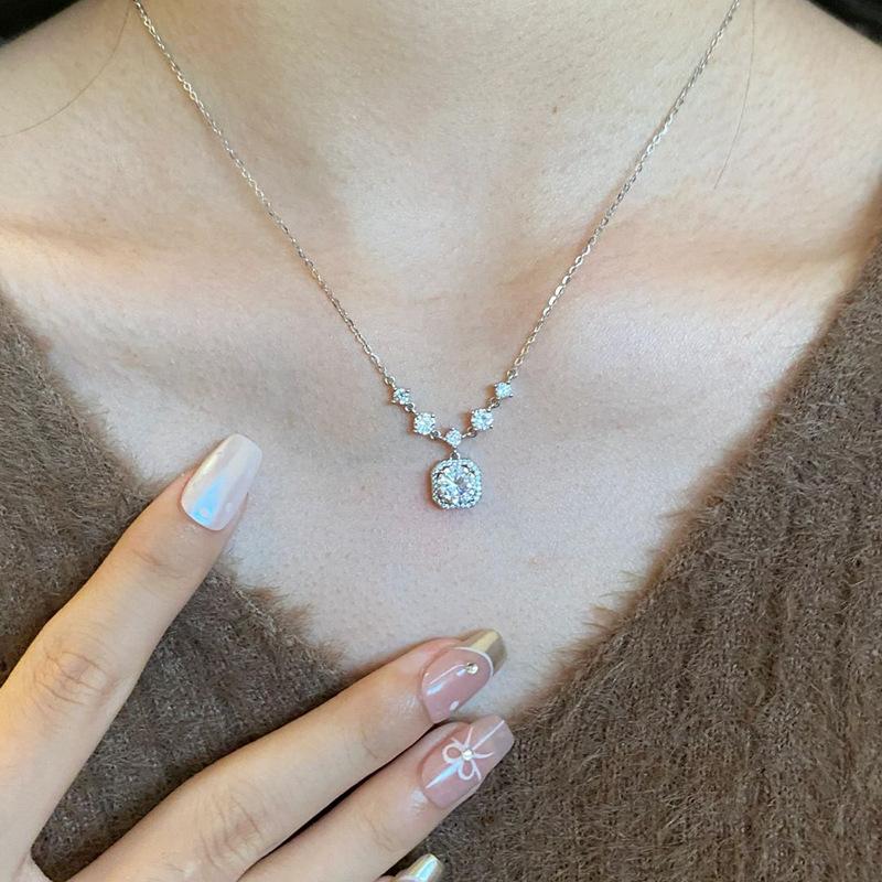 light luxury round Zircon collar chain Exquisite diamond inlay square silver  necklace for women pendant wedding