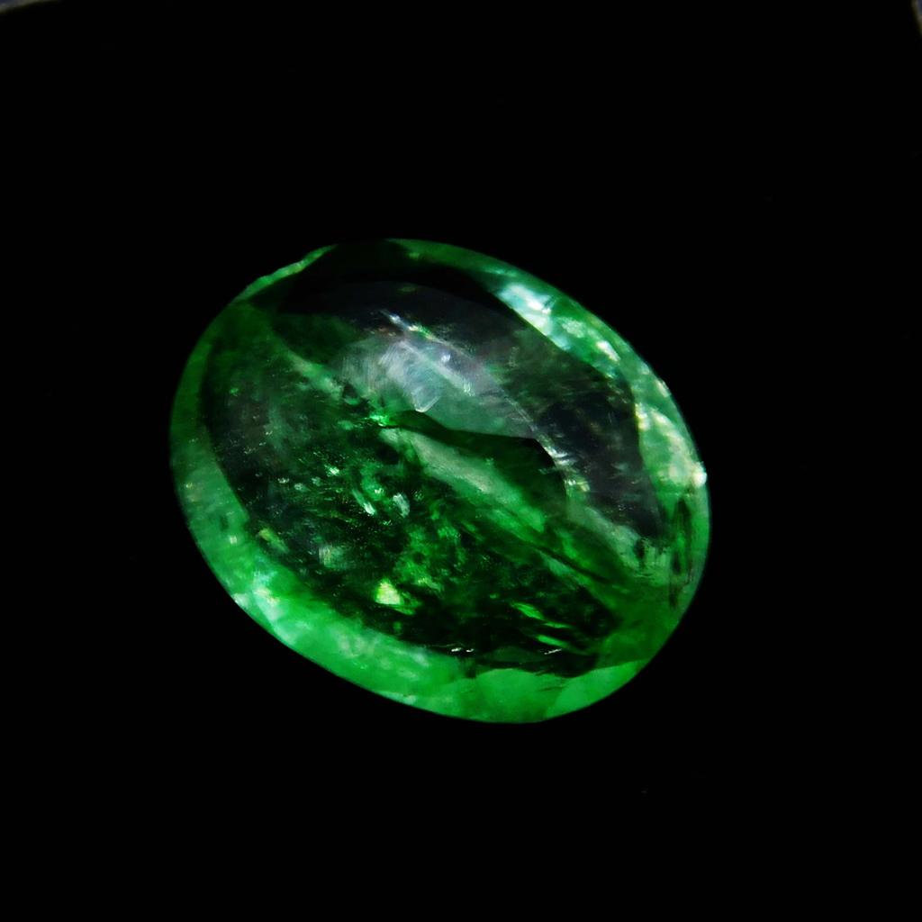 Natural Green Emerald Loose Gemstone 8.54 ct Oval Cut for Jewelry Making and Gem Collections