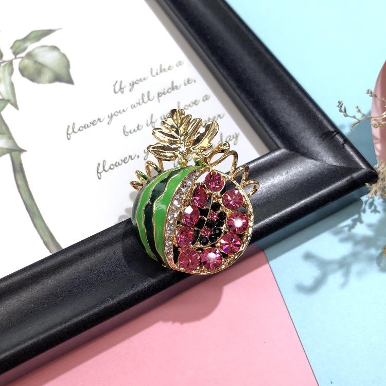 Beautiful Colorful Fruit Crystal Brooch Cartoon Fresh Grape Strawberry Radish Pin Silk Scarf Cardigan Accessories