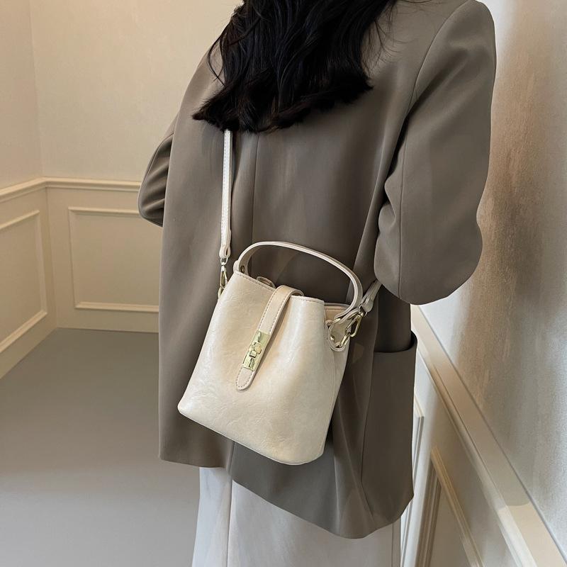 Popular Small Bag Women's Autumn New Retro Simple Bucket Bag Fashion Casual Shoulder Messenger Bag
