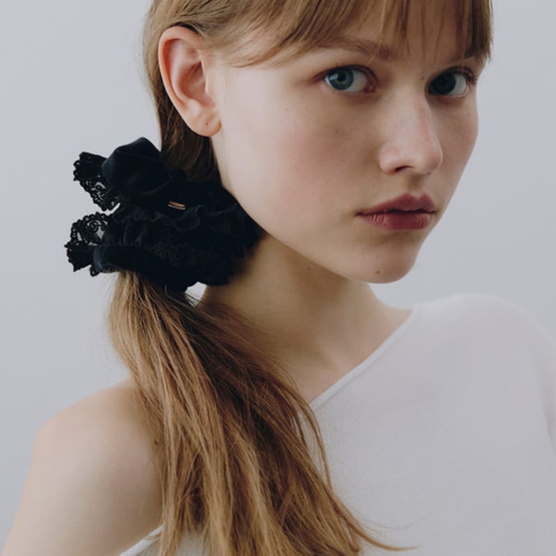 VINTAGE HOLLYWOOD Rose Lace Velvet Scrunchie_VH2579HB004M