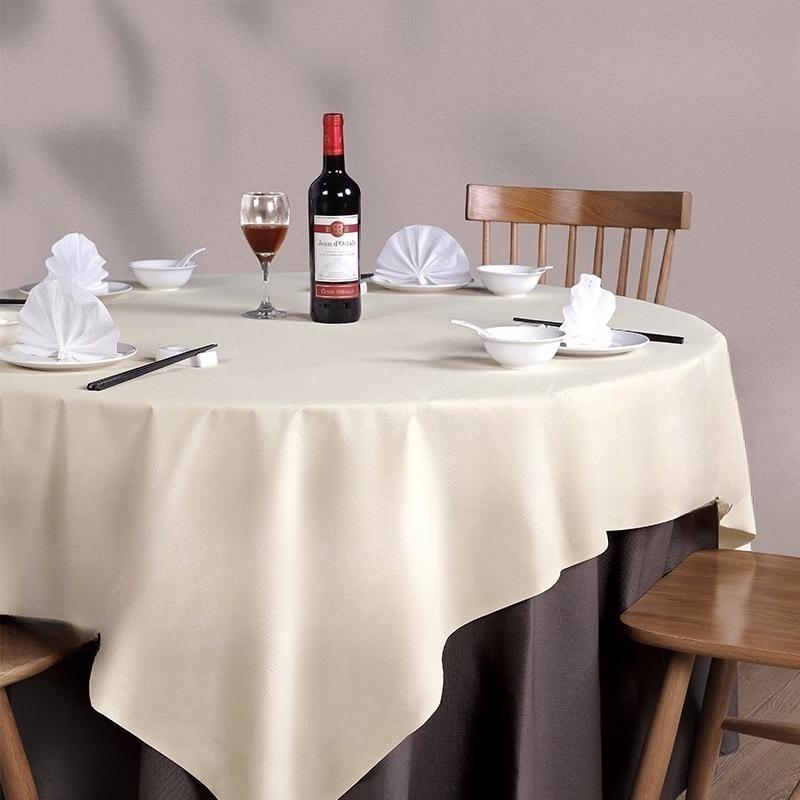 Heavy-Duty Disposable Waterproof Tablecloths