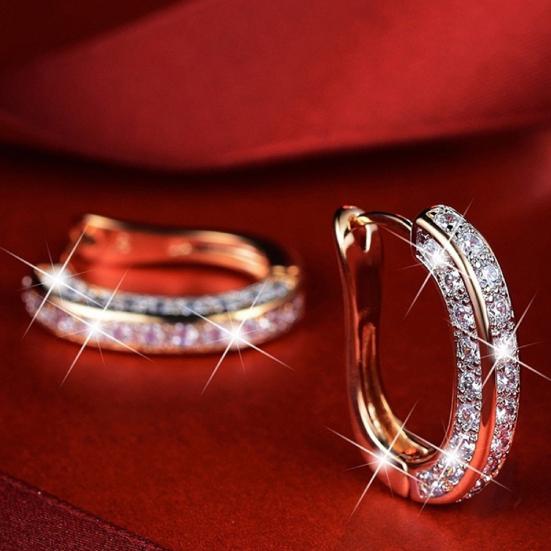 1 pár náušnice Charm Atraktivní tvar prstenu Elegantní náušnice Huggie pro ženy