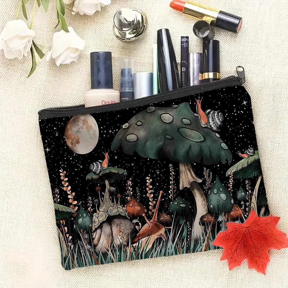 Mushroom Patterned Makeup Bag with Zipper Closure, Casual Large Toiletry Pouch for Women Poppy Cosmetic Bag for Travel Bag