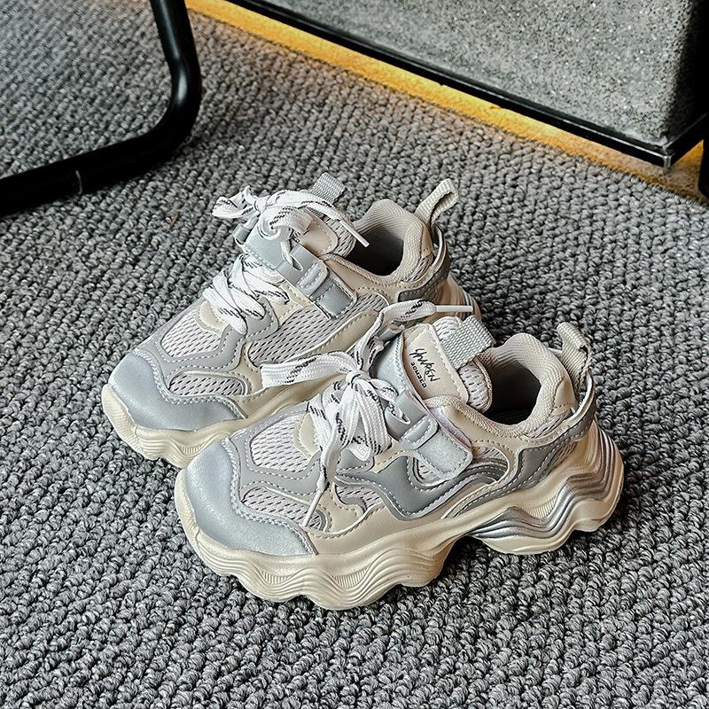 

Кроссовки для девочек 2025 весна и осень новые детские сетчатые модные дышащие папины кроссовки для мальчиков кроссовки для бега на мягкой подошве 30