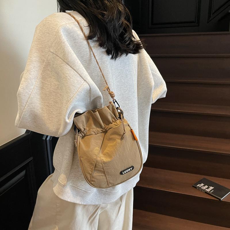 Popular Lightweight Fashion Mobile Phone Bag Spring and Summer New Trend Drawstring Messenger Bag Simple Small Satchel Mini