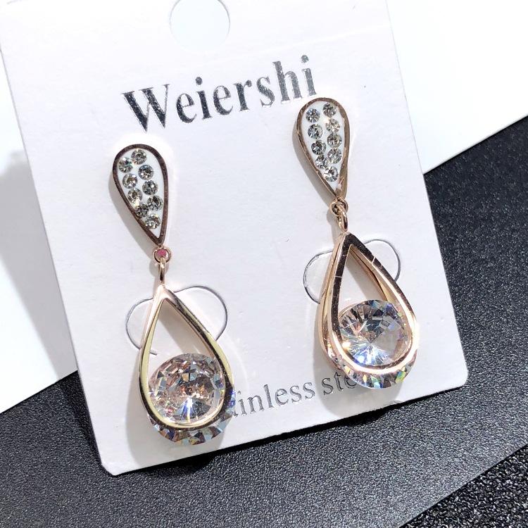 Japanese and Korean 18K Rose Gold Titanium Steel Zircon Stud Earrings, Femininity Simple Four-leaf Clover Black Earrings Internet Celebrity
