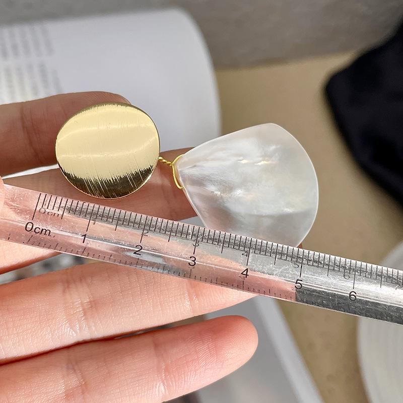 Gold Fan-Shaped French Shell Earrings with Mother-of-Pearl: Vintage 2024 Retro Design for Women