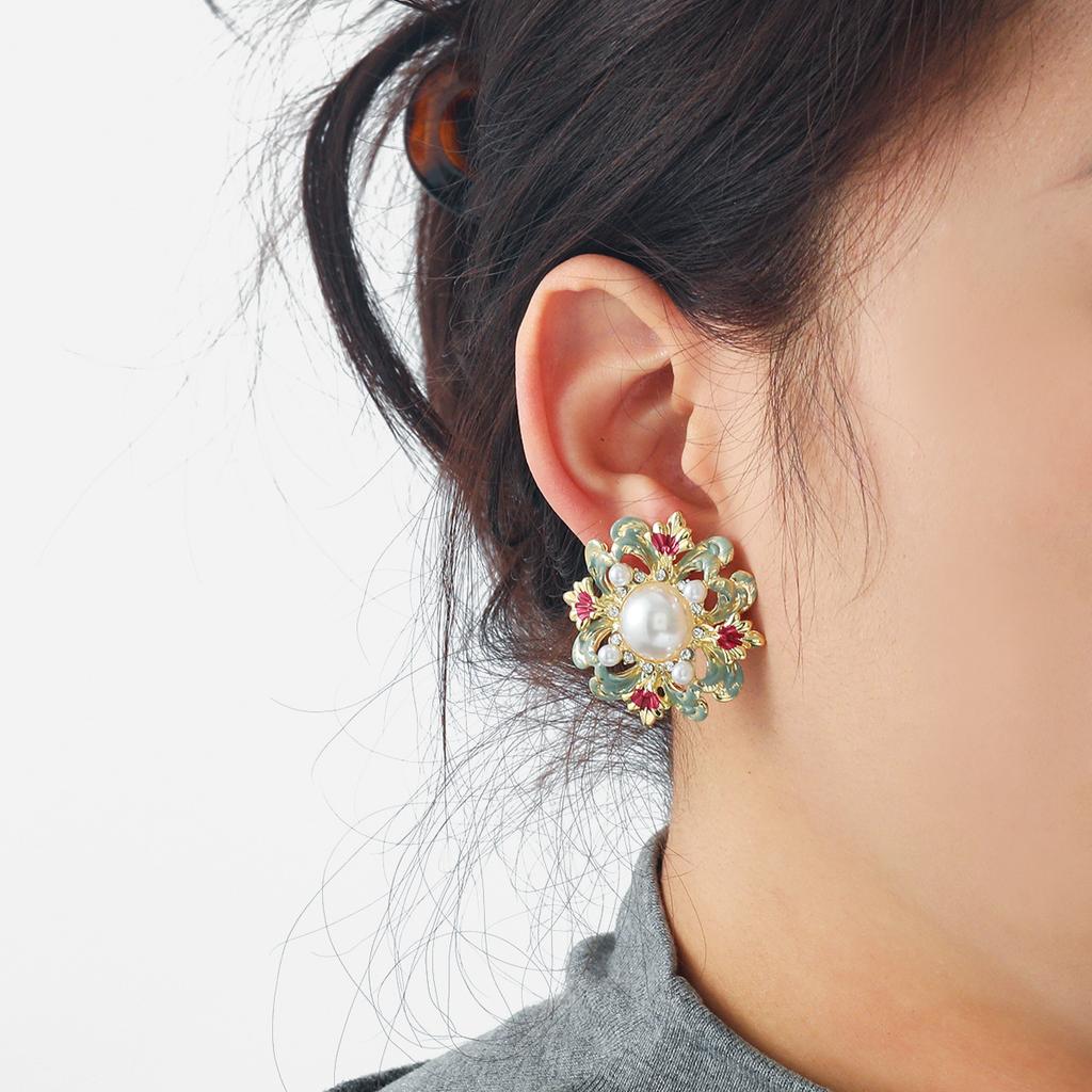 Modische Ohrringe für Damen