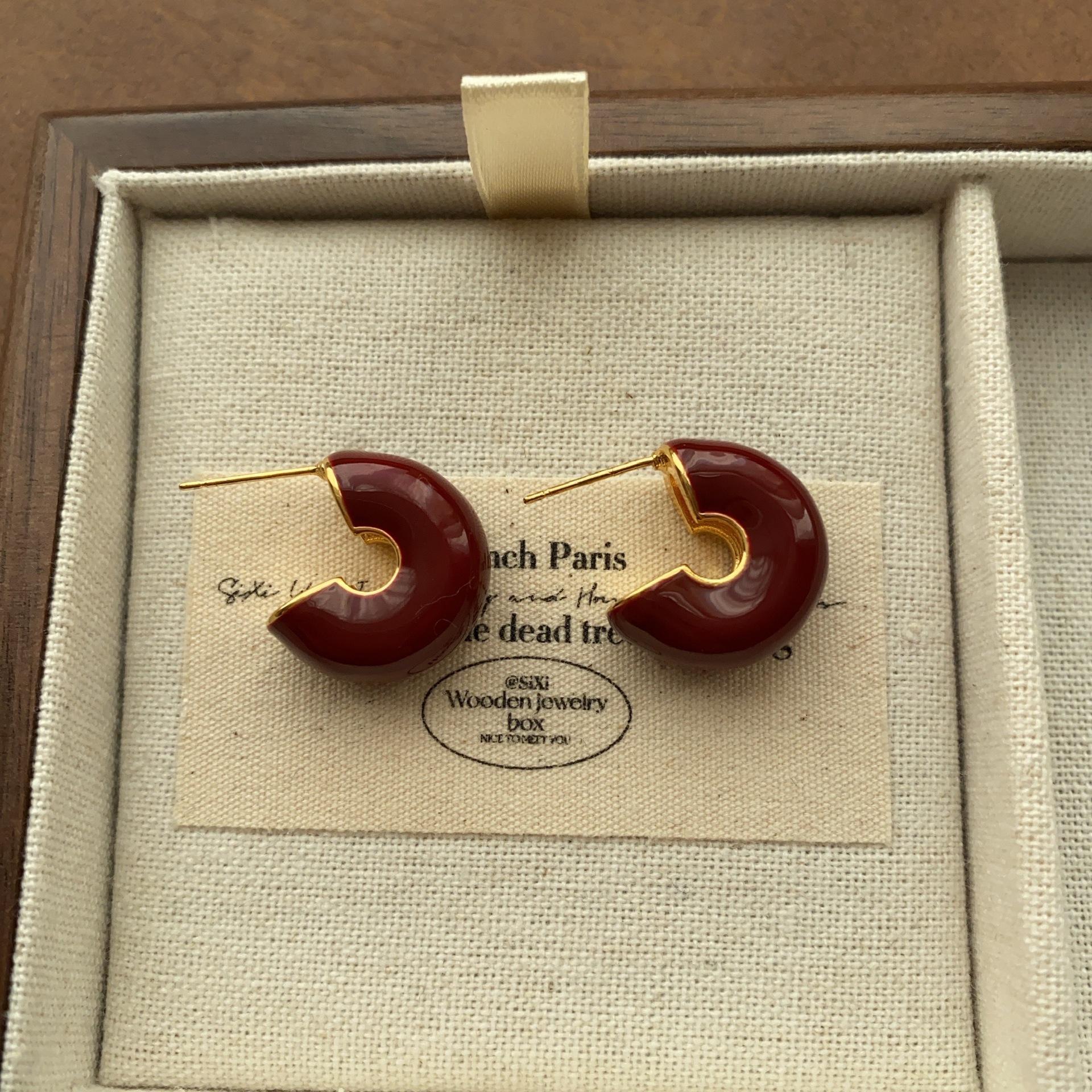 

C-shaped ring enamel simple earrings earrings French retro soft atmosphere exquisite autumn and winter earrings