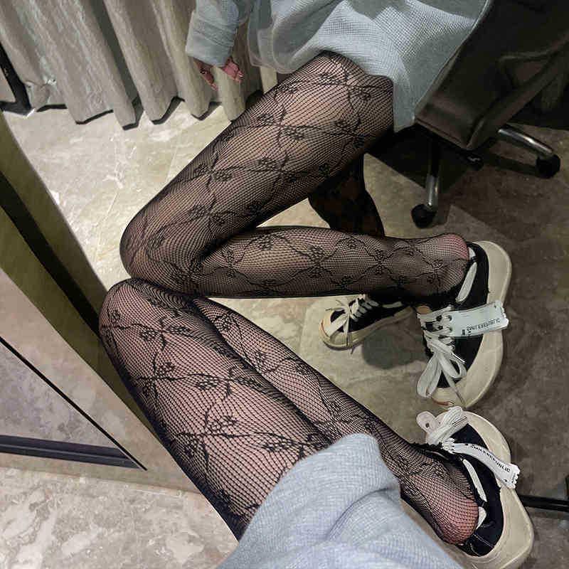 Colanți Fishnet cu Flori de Trandafir Negru - Șosete Sexy Decupate pentru Femei