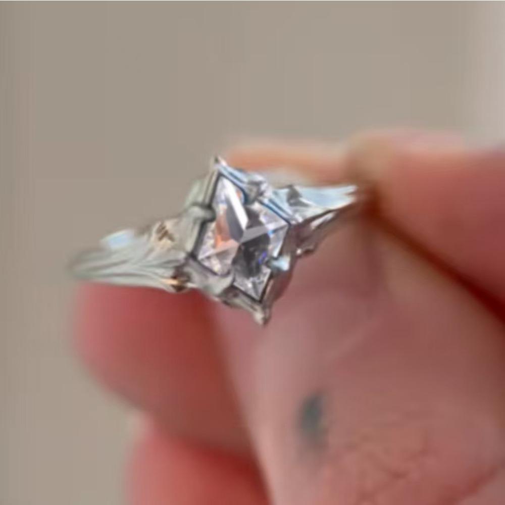 Luxuriöser Neuer Schlichter Eingelegter Zirkonlegierungsring Ins Mode Internet-Berühmtheit Diamant Einzelring Damen