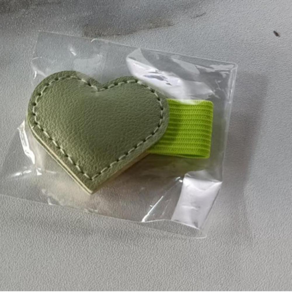 

Stylish Leather Magnetic Leather Bookmarks Cute Design with Pen Holder Heart-Shaped Book Marks Elegant Reading Gifts Women зелёный