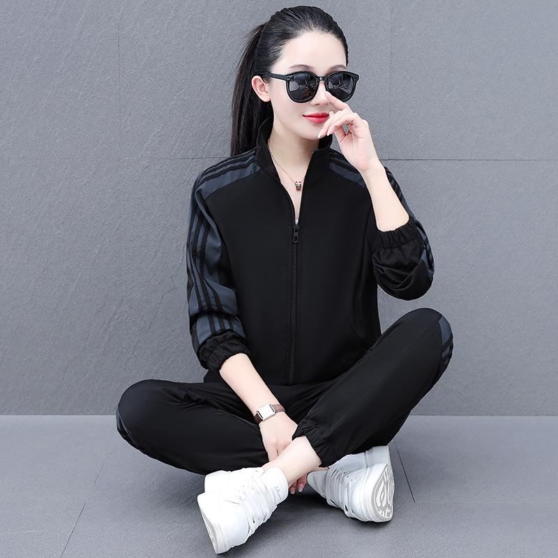 Women's Outdoor Sports Jacket Suit – Breathable Two-Piece for Spring and Autumn, Ideal for Mountaineering and Running.