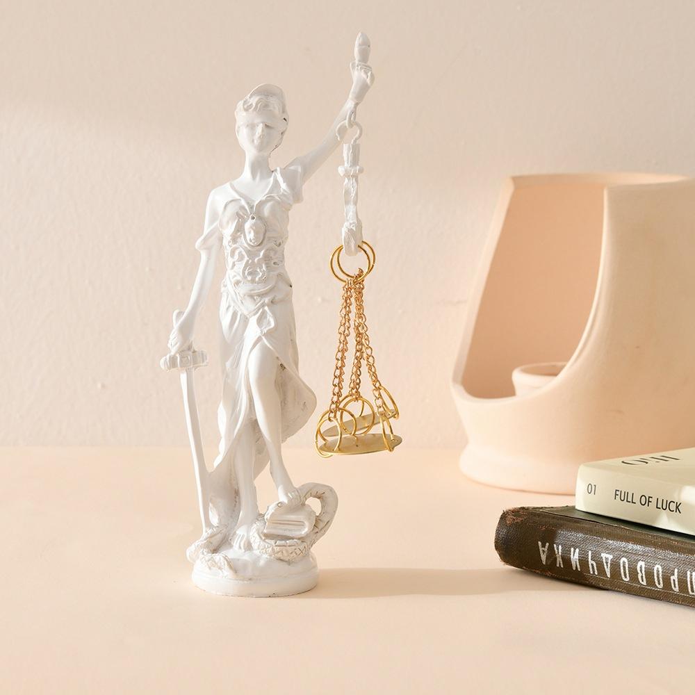 

Art Goddess Sculptures Miniature Aesthetic Luxury Creative Figurines Modern Nordic Ornaments Funny Gifts Accessories Interior белый