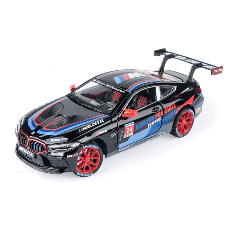 1/24 Scale M8 GTE Racing Diecast automudeli mänguasi, tagasitõmmatav mänguasi koos heli ja valgusega lastele Väikelapse poistele Tüdrukutele Kingikogu