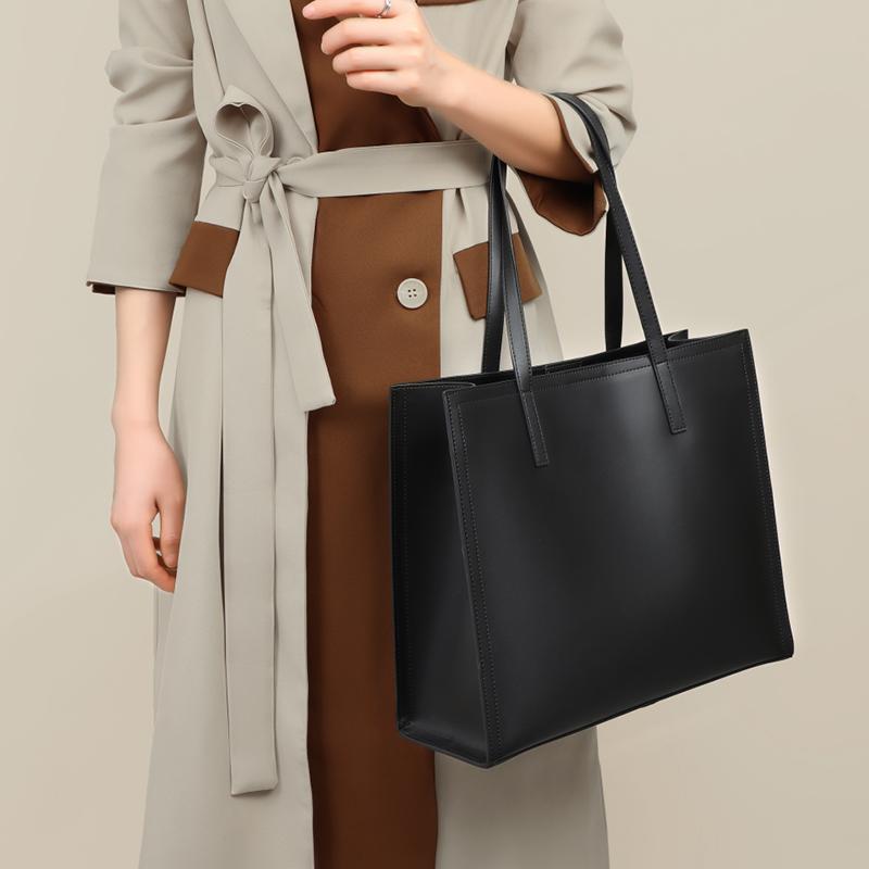 VINEY Cow Leather Shoulder Bag Women's Black 7589