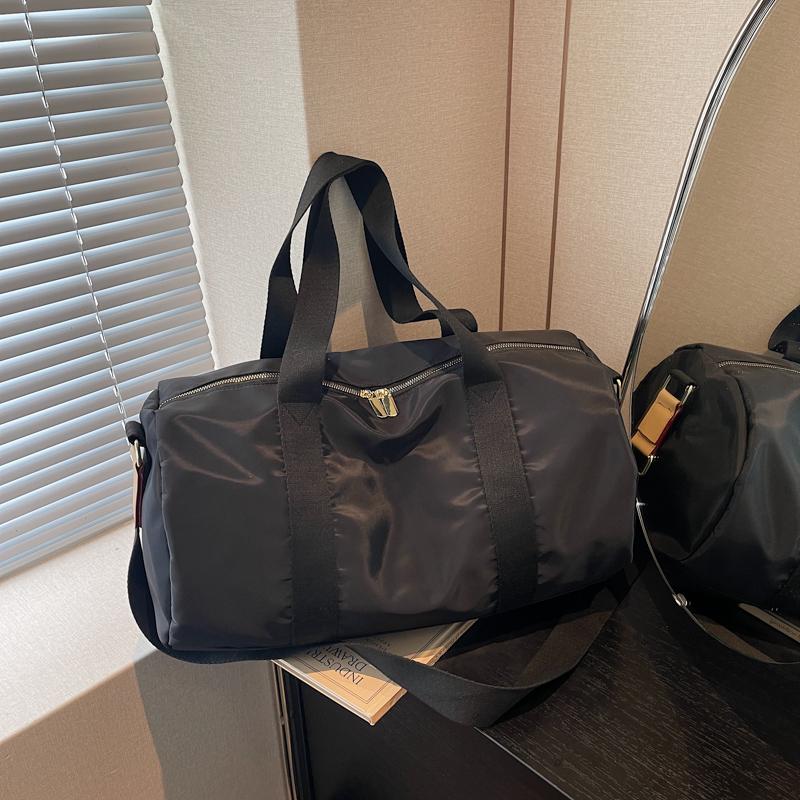Stylish Nylon Duffel Bag for Women – Lightweight Travel & Gym Tote with Adjustable Shoulder Strap and Spacious Design