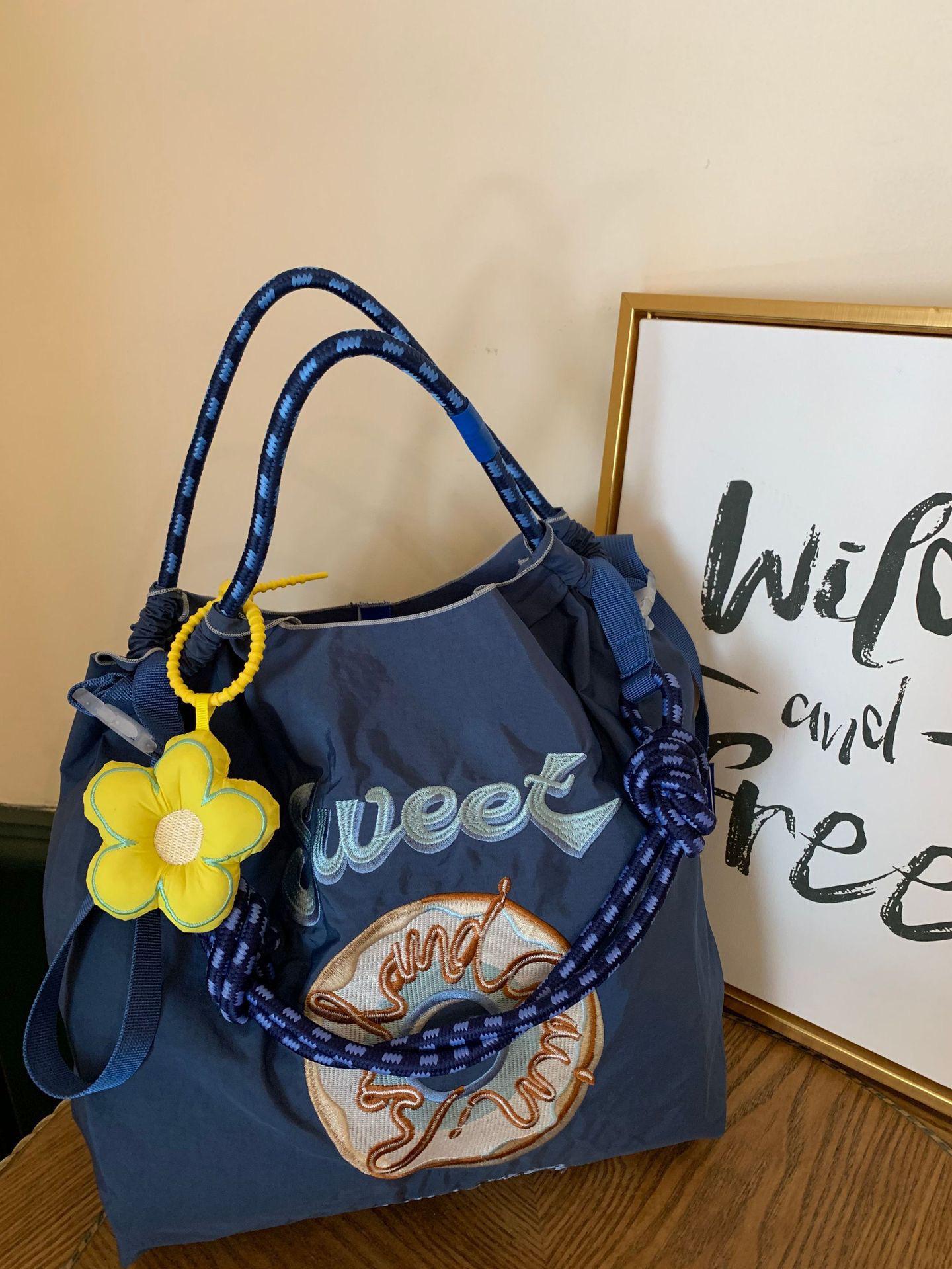 

Японська сумка-кросбоді з вишивкою-пончиком на ланцюжку - Стиль Гао Юаньюань Medium