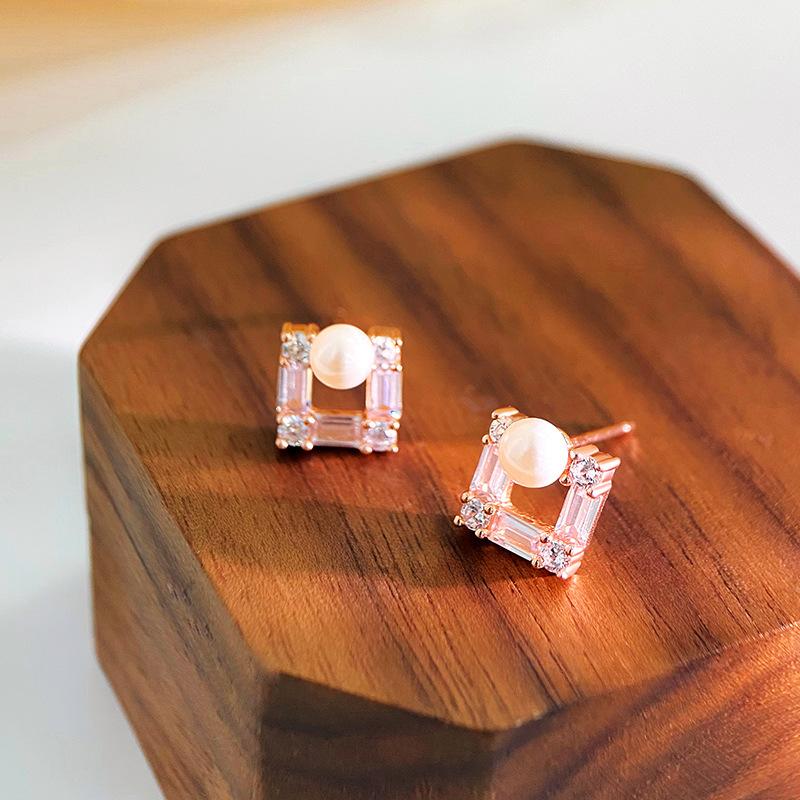 Temperament Square Pearl Earrings for Women with Light Luxury High-end Niche Design Ears